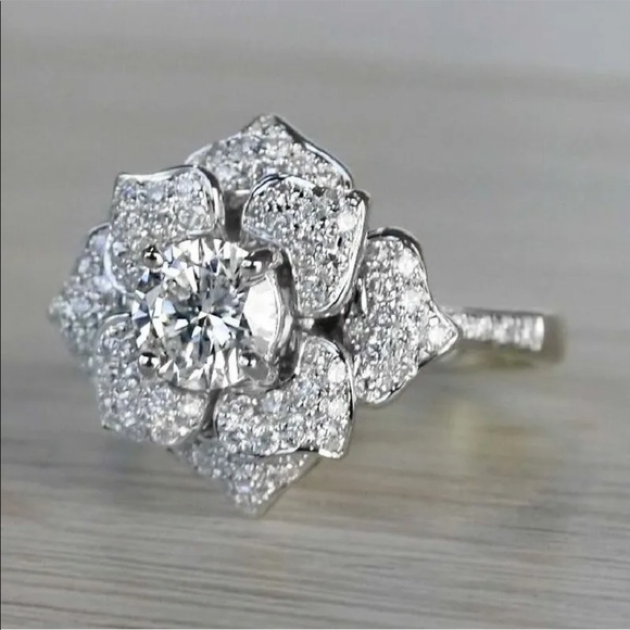 New Elegant 925 Silver flower Diamond Ring - Picture 5 of 7